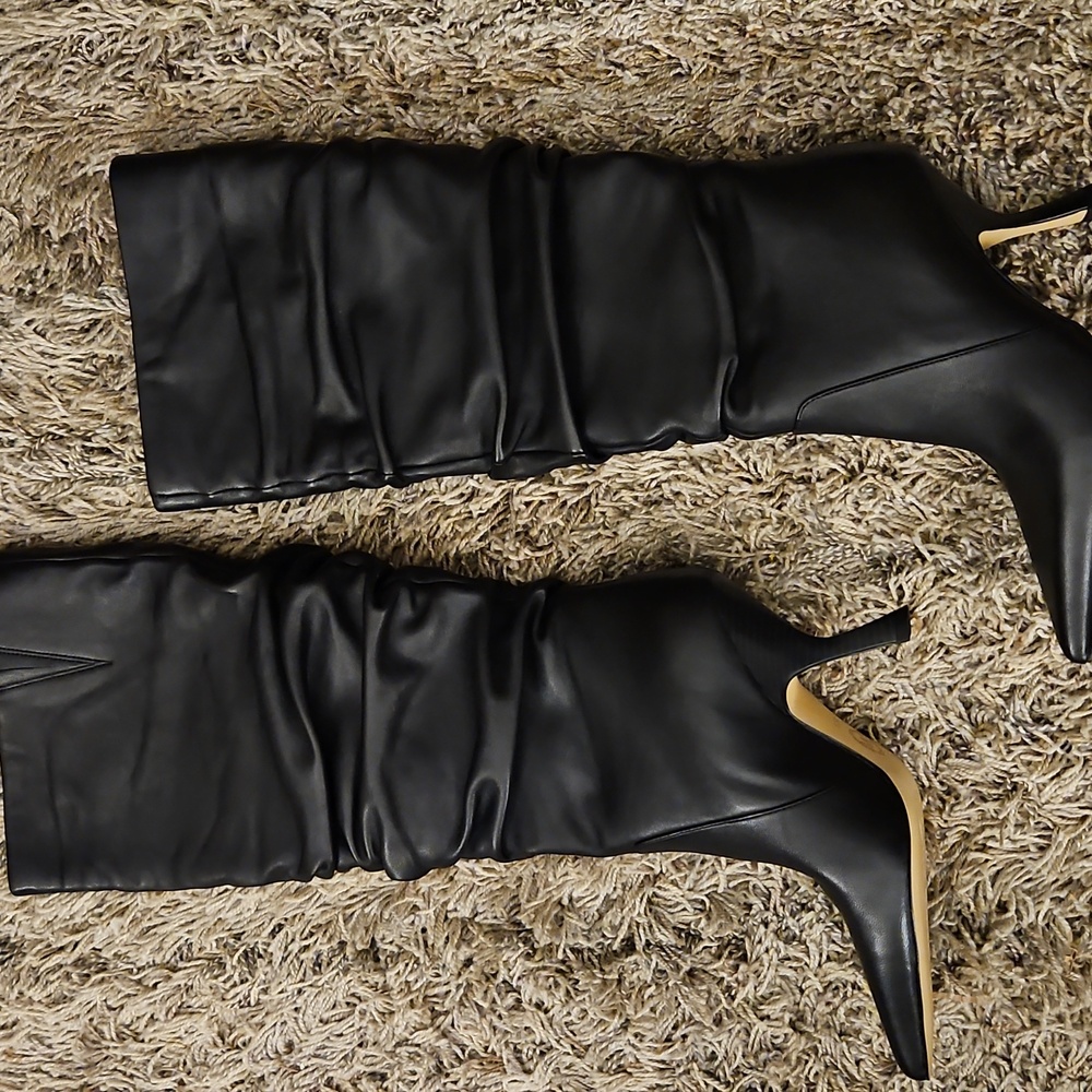 Michael Kors Luna Boots - Picture 4 of 8
